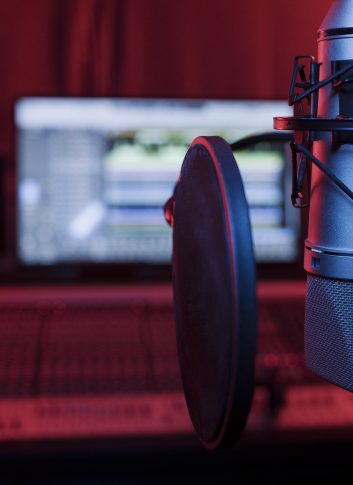 close-up-microphone-pop-filter-studio